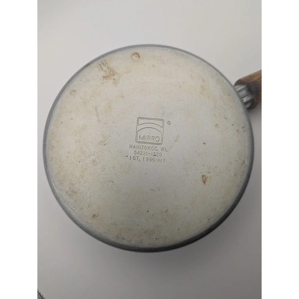 Vintage Mirro Sauce Pan Pot with Lid Aluminum Wood Handle 1 Quart 54221-1330‎